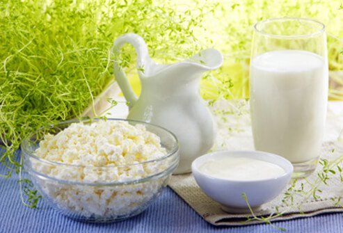 Một trong những thành phần quan trọng nhất của sức khỏe làn da là vitamin A từ các sản phẩm sữa ít chất béo.