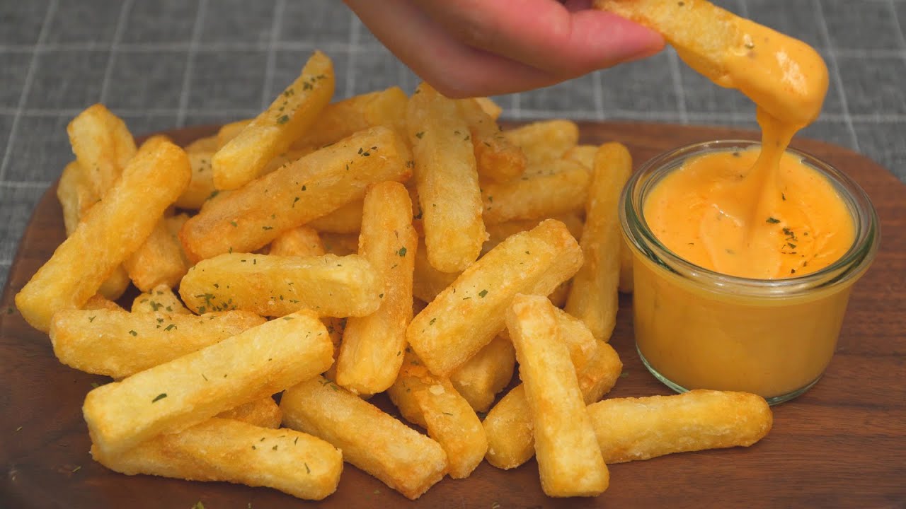 Cách Làm Khoai Tây Chiên Giòn Sốt Phô Mai - Crispy French Fries &amp; Cheese Sauce - Blog Cách Làm