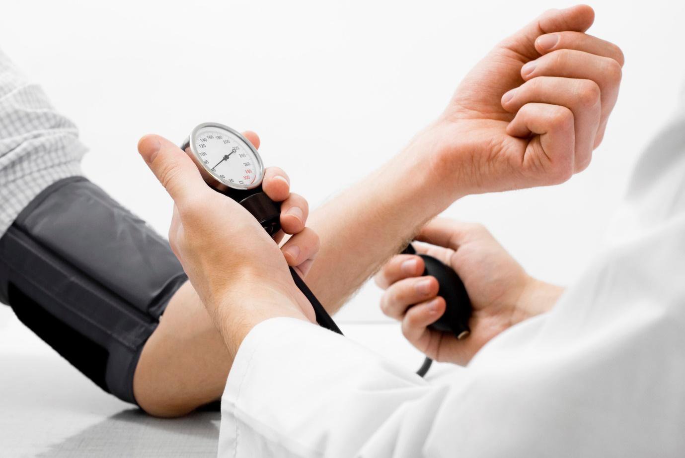 Khám tăng huyết áp là khám những gì? | Vinmec