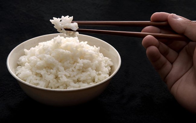 Ăn nhiều cơm có tốt không? 7 tác hại khi ăn nhiều cơm trắng